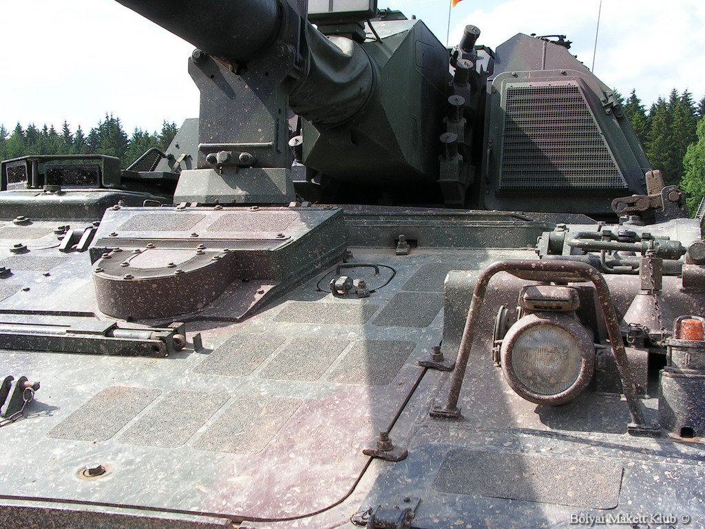 panzerhaubitze2000_05.jpg
